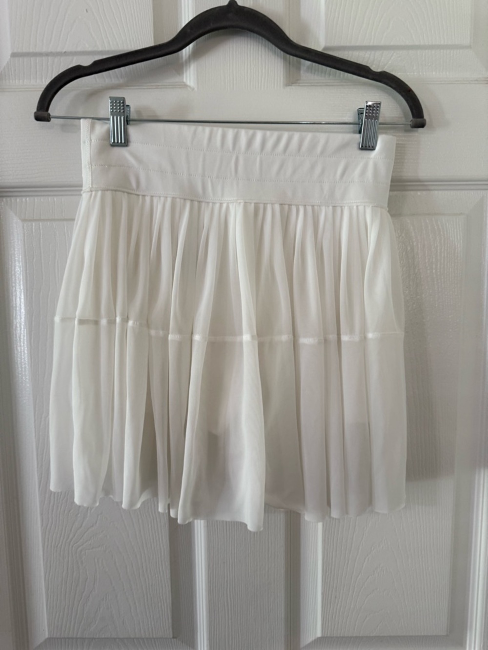 Sincerely Jules Active White Pleated Mini Skirt w/ built in shorts. NWOT